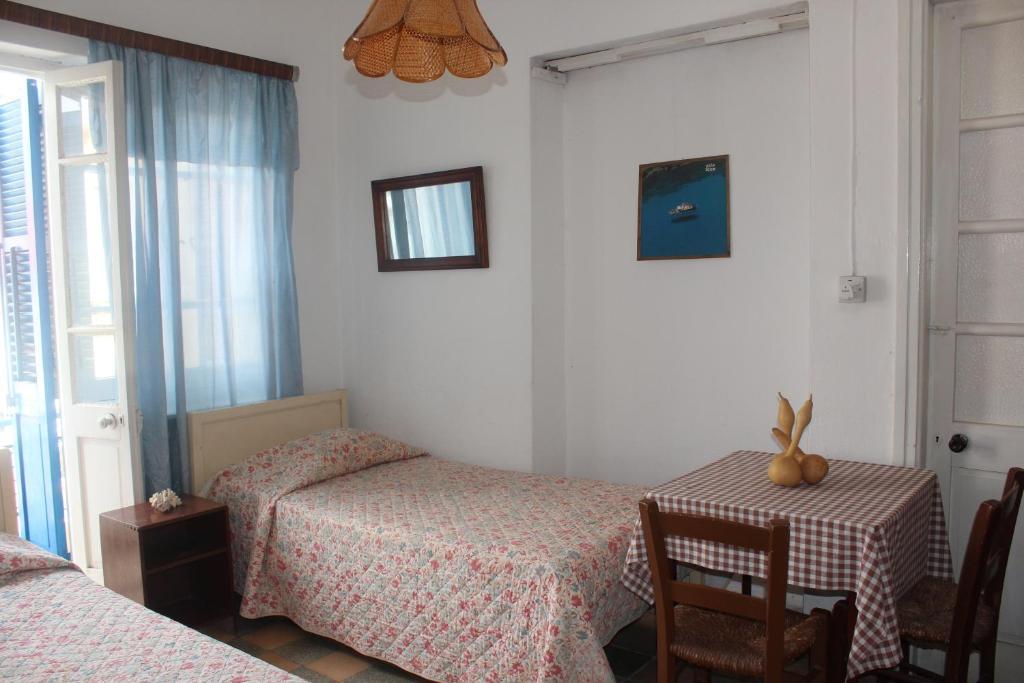 Trianon Hostel Paphos Room photo